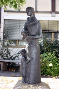 Frau mit zwei Kindern Ahornberg